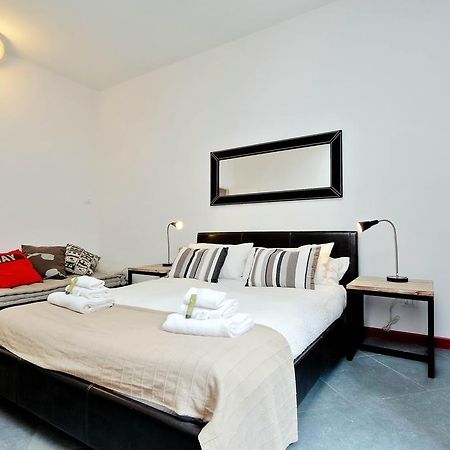 Cozy Apartment Fabia 300 Mt From Colosseum מראה חיצוני תמונה