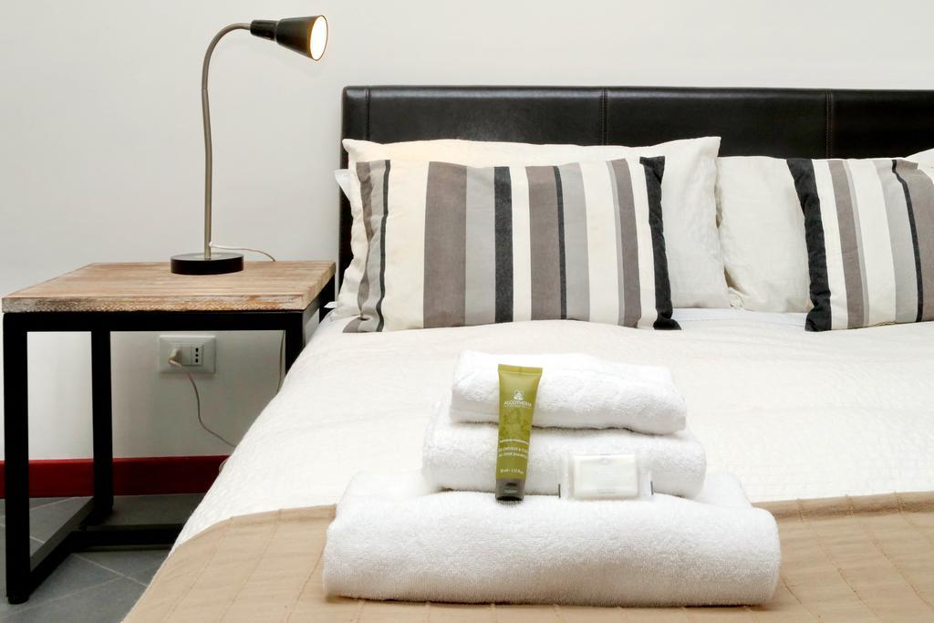 Cozy Apartment Fabia 300 Mt From Colosseum מראה חיצוני תמונה