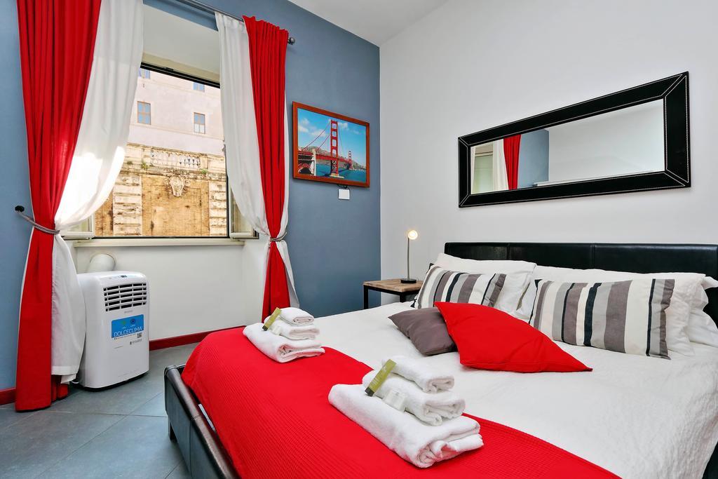 Cozy Apartment Fabia 300 Mt From Colosseum מראה חיצוני תמונה