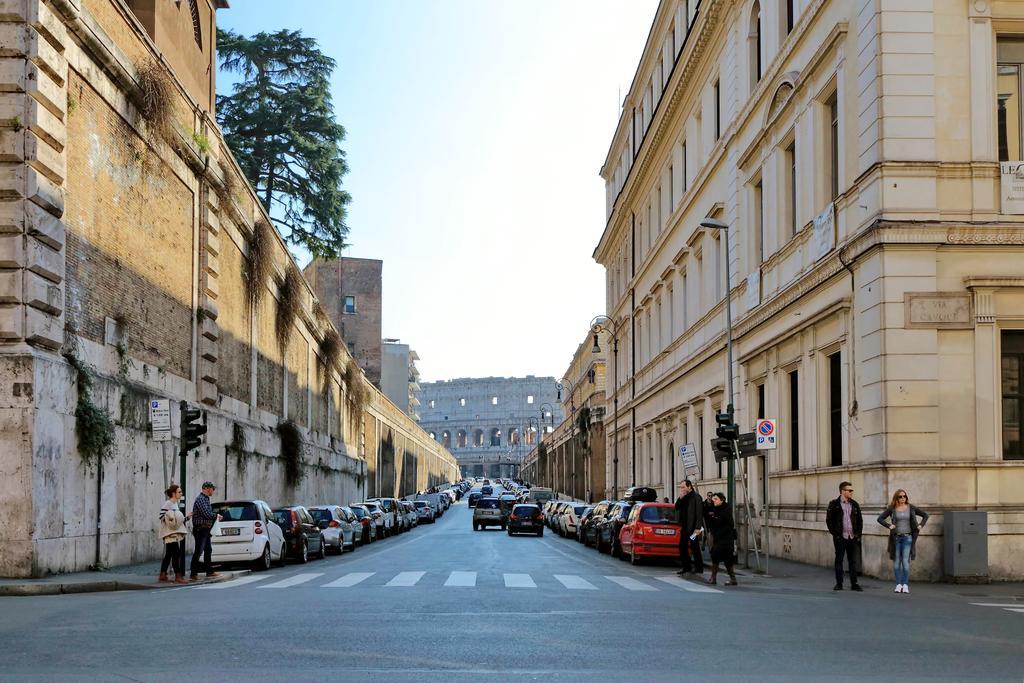 Cozy Apartment Fabia 300 Mt From Colosseum מראה חיצוני תמונה